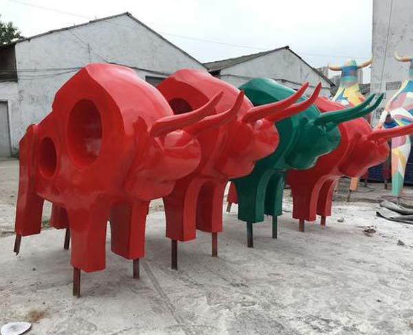 蕪湖砂巖雕塑廠家的雕塑作品在藝術(shù)創(chuàng)作中的個性化表達(dá)有哪些？