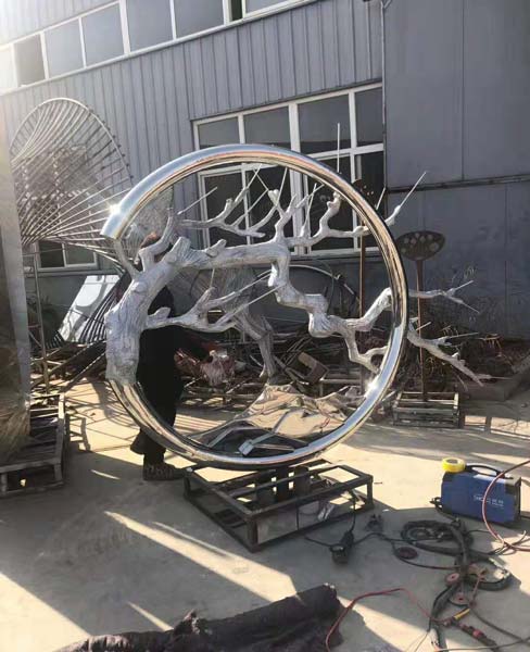 蕪湖不銹鋼景觀雕塑的雕塑制作中如何創(chuàng)新設(shè)計(jì)思路？